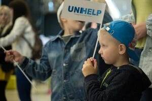 Helfen Sie Kindern zusammen